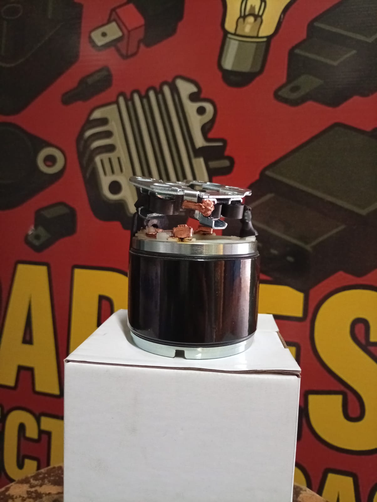 Porta carbones para alternador — Universal